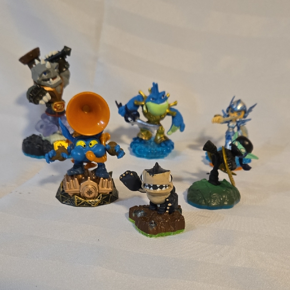 SKYLANDERS Figures